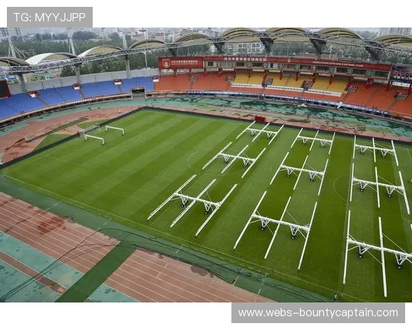 埃尔福特人工草皮关闭，训练设施不足制约球队强度准备